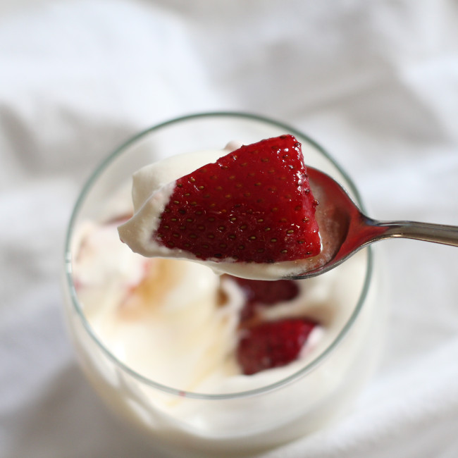 Optimistic strawberries with honey in cream.